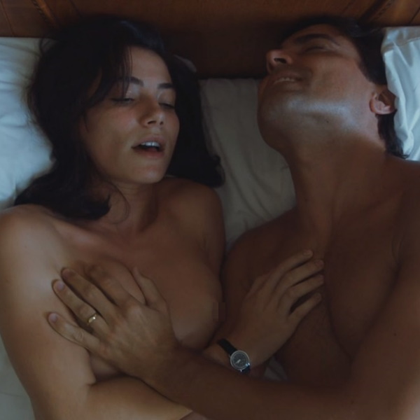 Carolina Carvalho mostra mamas em cenas de sexo com Ricardo Pereira em Generala da SIC
