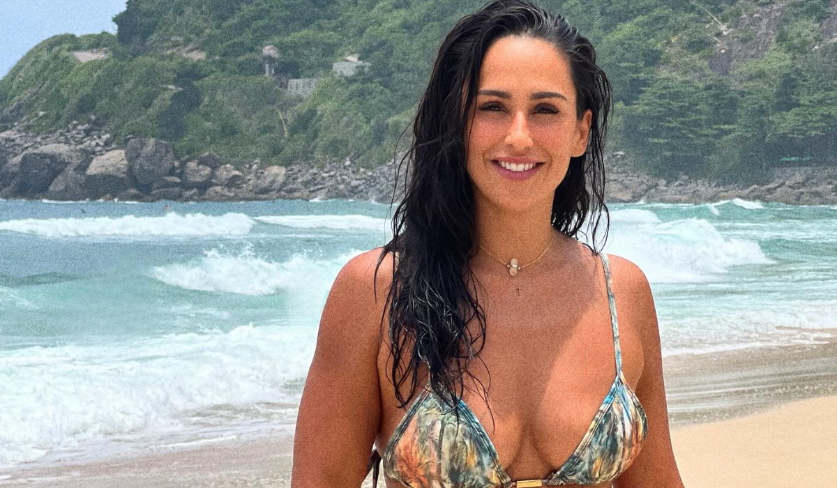 Rita Pereira quer mostrar praia, mas bumbum da atriz deixa fãs à beira da loucura