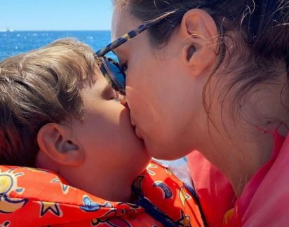 Maria Cerqueira Gomes mostra o rosto do filho pela primeira vez: “Linda foto”